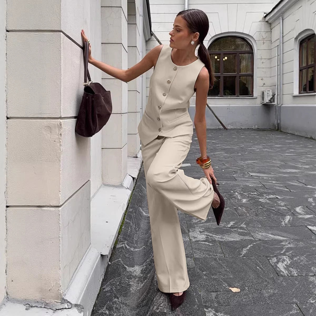 Completo gilet crema con pantaloni palazzo